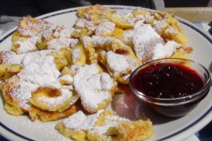 Einheimische Spezialitäten wie Kaiserschmarrn liebt der Gast